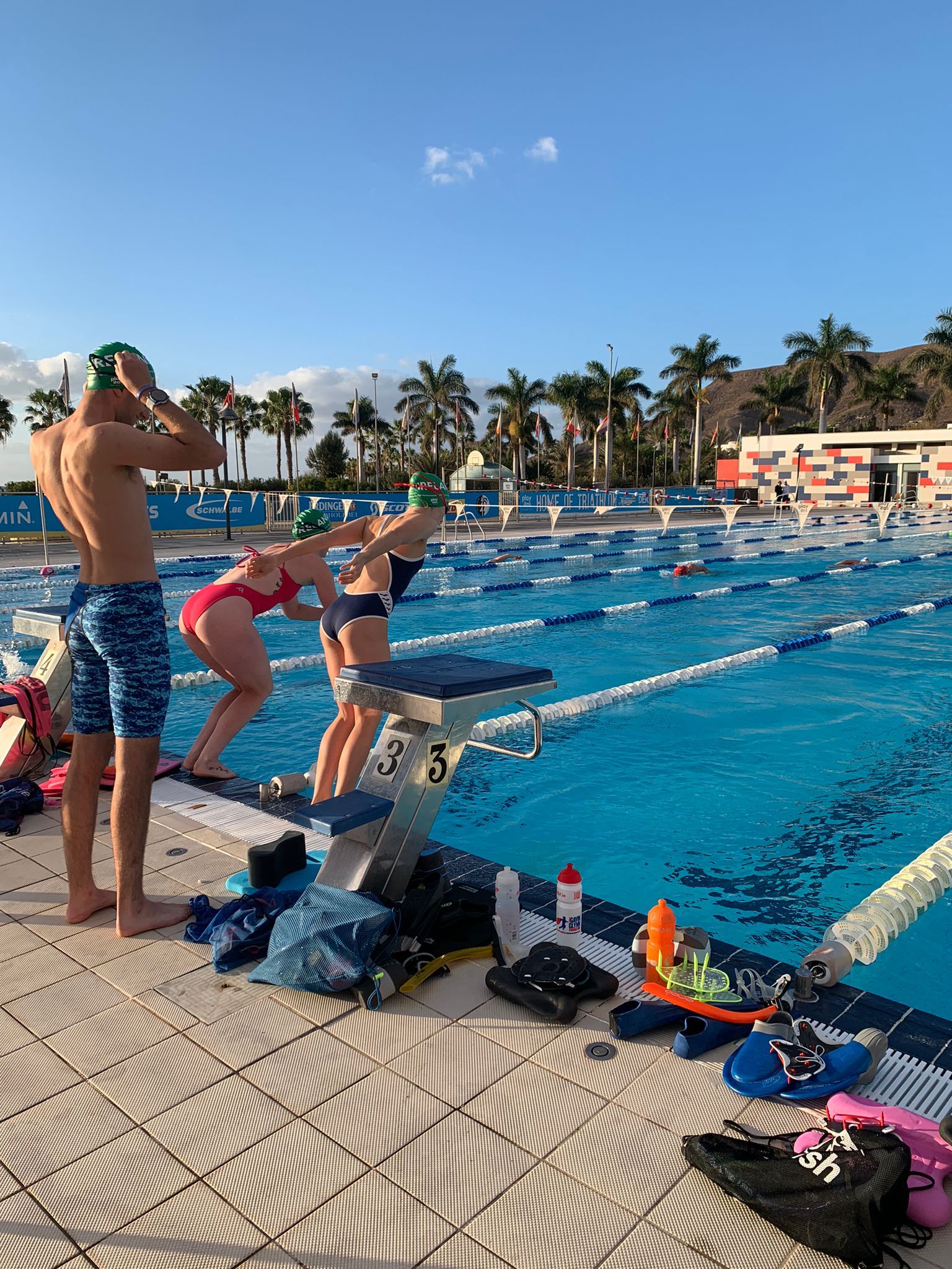 Ein Bild, das Himmel, draußen, Strand, schwimmend enthält.Automatisch generierte Beschreibung